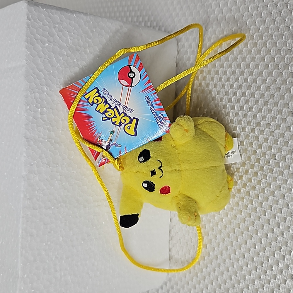 VINTAGE POKEMON PIKACHU TRI-STAR KEYCHAIN -NECKLACE 1999-WITH TAG